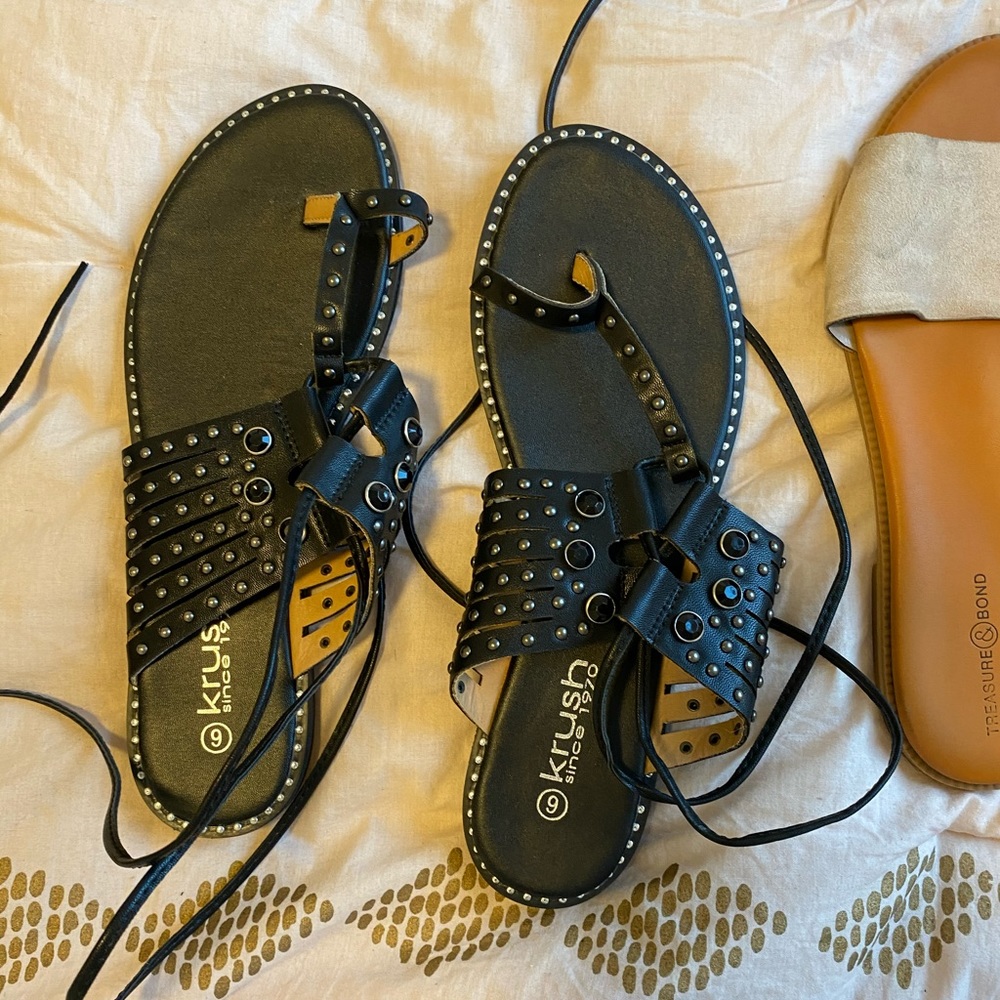 Krush sandals from nastygal